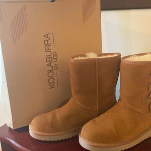 Kookaburra by Ugg W Victoria Short Chestnut sz. 9